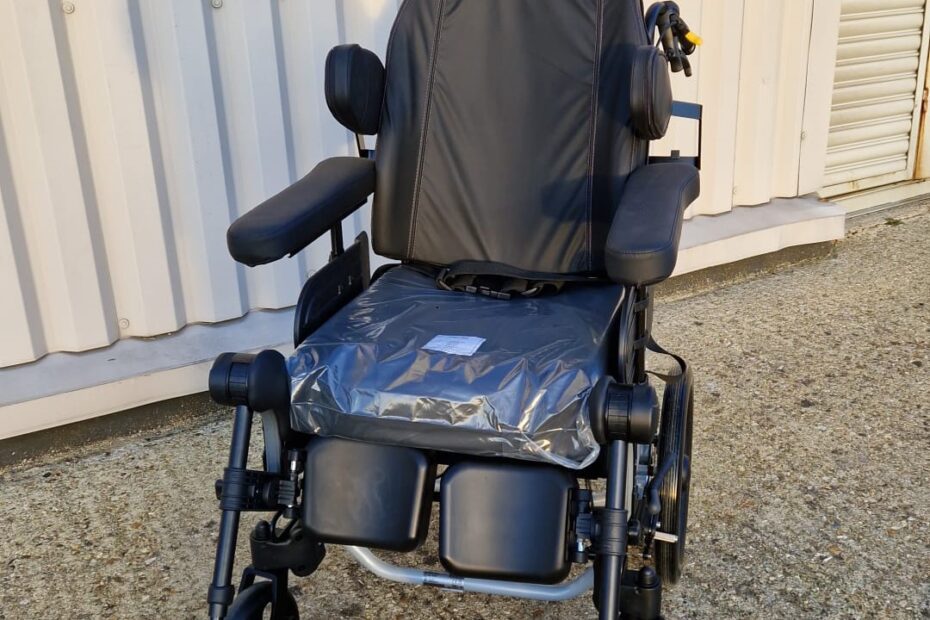 Front of Invacare Rea Azalea Manual tilt in space wheelchair