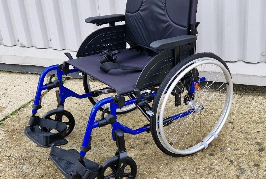 Bariatric wheelchair front