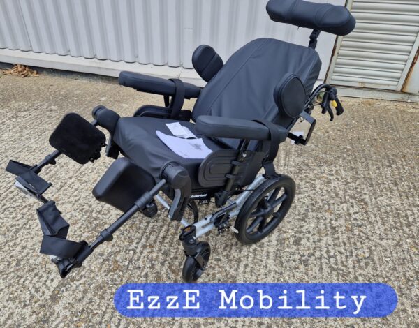 Invacare Rea Azalea tilt in space wheelchair 17" or 19" - Image 3