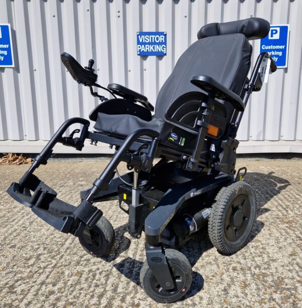 Invacare AVIVA RX20 REAR WHEEL DRIVE POWERCHAIR - Image 2