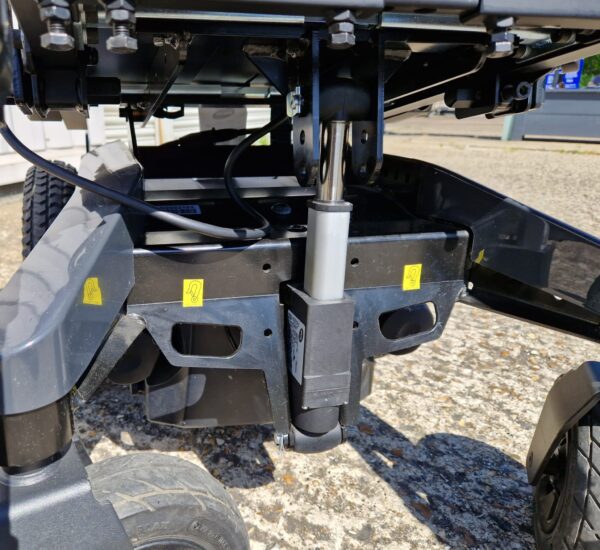 Invacare AVIVA RX20 REAR WHEEL DRIVE POWERCHAIR - Image 10