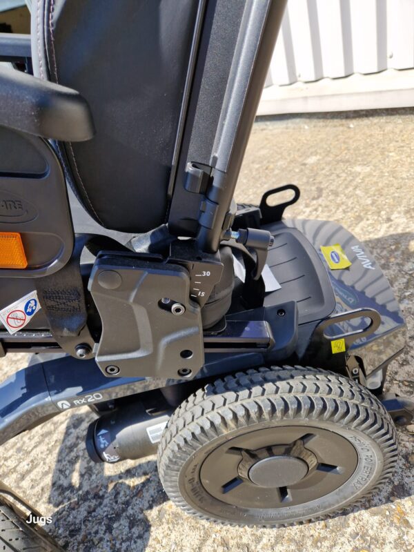 Invacare AVIVA RX20 REAR WHEEL DRIVE POWERCHAIR - Image 11